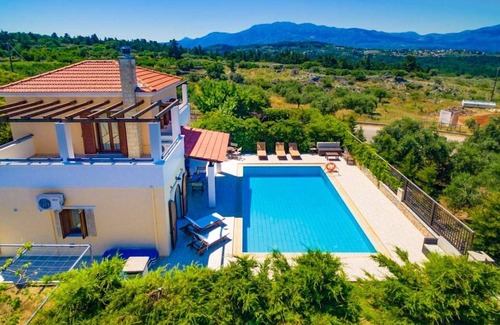 Kefalas Villa | Villa Nikolas: Large Private Pool, A/C, WiFi