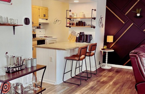 Norwich Villa | Villa Noir- 3 min from Mohegan Sun with fireplace, jacuzzi, sauna/pools, and spa