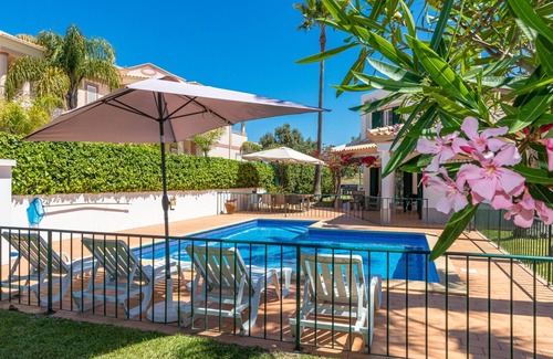 Albufeira Villa | Villa Nox es perfecta para familias con niños ya que la piscina está vallada