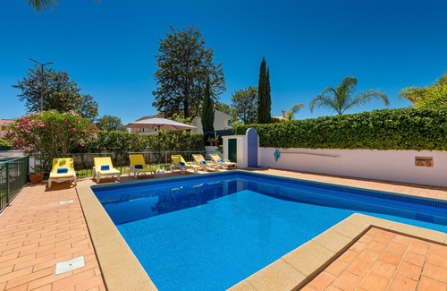 Albufeira Villa | Villa Nox es perfecta para familias con niños ya que la piscina está vallada