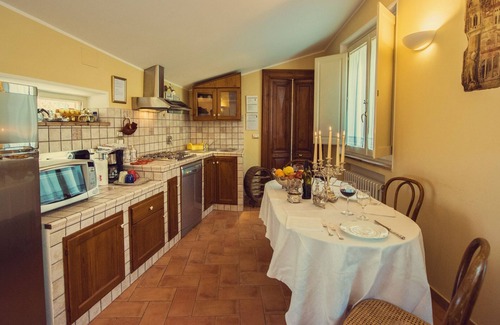 Perugia Apartamento | Villa Nuba, residencia Bonfigli, sala de SPA, wifi, chimenea, piscina ecológica, a 5 minutos del centro