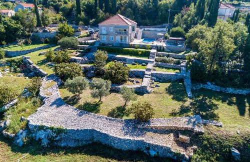 Popovici Villa | Villa Oasis Cypress
