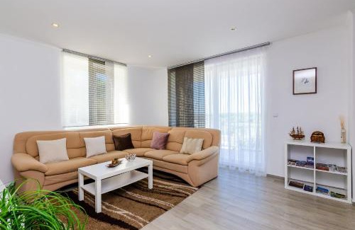 Popovici Villa | Villa Oasis Cypress