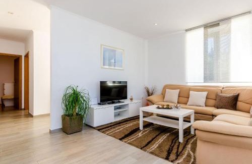 Popovici Villa | Villa Oasis Cypress - Three Bedroom Villa with Terrace and Swimming Pool