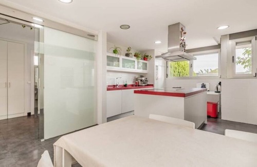 Villanueva del Pardillo Villa | Villa Oasis en Madrid para 6, piscina privada y barbacoa a 20min de la capital