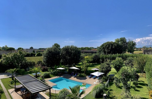 Forte dei Marmi Villa | villa oasis piscina y parque