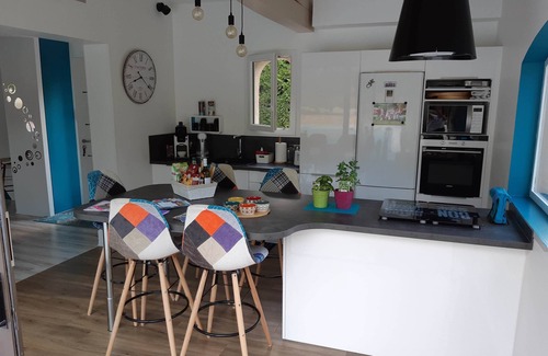 Valbonne Villa | Villa de 110m² con jardín y piscina en la subdivisión tranquila
