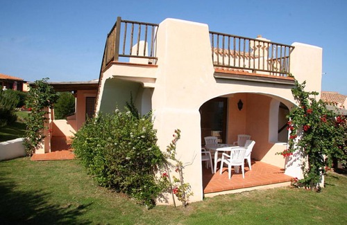 Stintino Villa | Villa en dos niveles, con jardín privado y piscina para uso exclusivo.