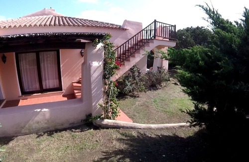 Stintino Villa | Villa en dos niveles, con jardín privado y piscina para uso exclusivo.