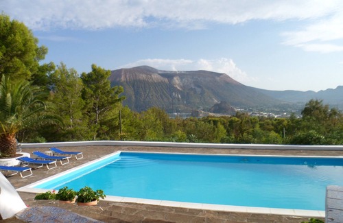 Vulcanello Villa | Villa exclusiva con parque y piscina, vista impresionante 8/18 personas-tranquila