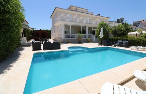 Torremolinos Villa | Villa Olga. Gran villa con piscina en Torremolinos