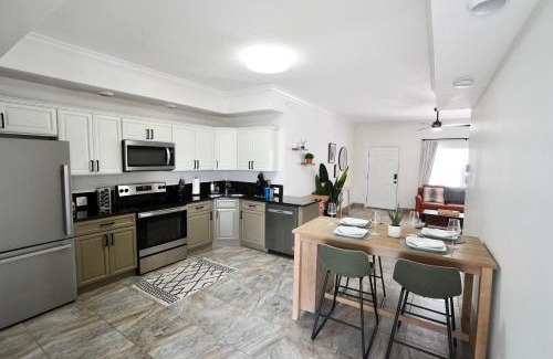 Crescent Beach Apartamento | Villa Olivō -2BR Modern Luxury-River & Ocean Access