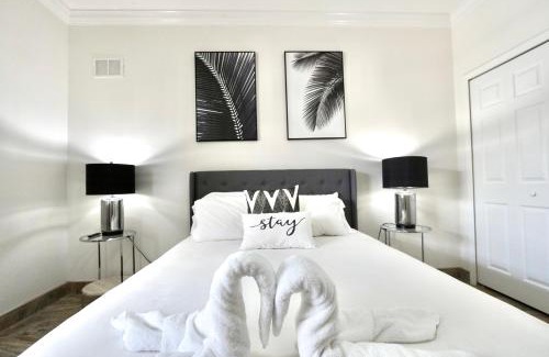 Crescent Beach Apartamento | Villa Olivō -2BR Modern Luxury-River & Ocean Access