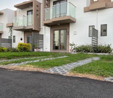 Calebasses Apartamento | Villa Olive - A two double bed Duplex at Green Village with swimming pool