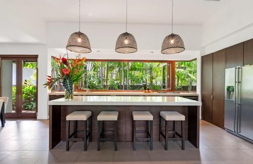 Port Douglas Villa | Villa Omaroo - Tropical Luxury Redefined