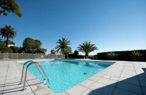 Boulouris-sur-Mer Apartamento | Villa on Côte d'Azur with Beachfront Views