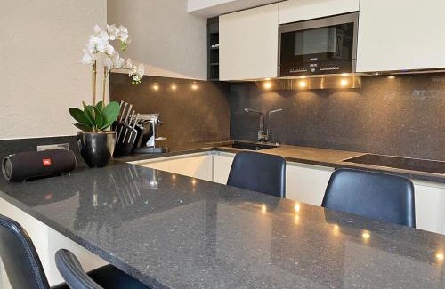 Boulouris-sur-Mer Apartamento | Villa on Côte d'Azur with Beachfront Views