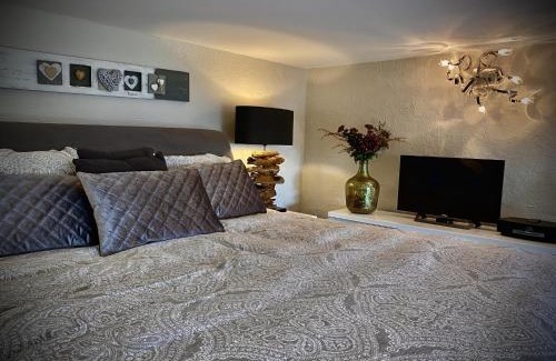 Boulouris-sur-Mer Apartamento | Villa on Côte d'Azur with Beachfront Views