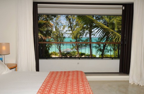 Pointe D'esny Villa | Villa pies en el agua, hermosa arena baño excelente, tranquila para 1-8 personas