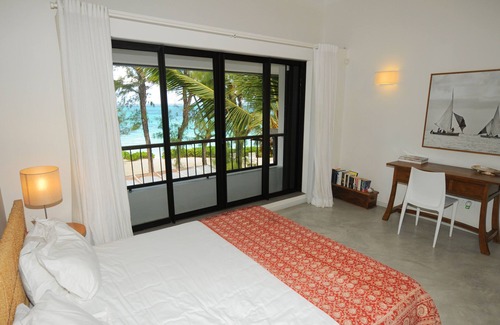 Pointe D'esny Villa | Villa pies en el agua, hermosa arena baño excelente, tranquila para 1-8 personas