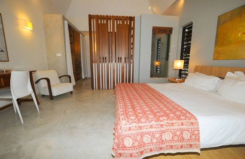 Pointe D'esny Villa | Villa pies en el agua, hermosa arena baño excelente, tranquila para 1-8 personas