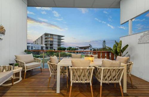 Newport Casa | Villa on Newport Lake