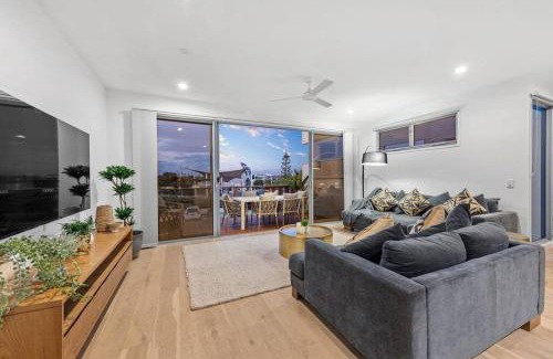 Newport Casa | Villa on Newport Lake