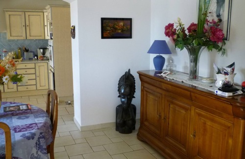 Poulx Villa | Villa on the heights of Nimes / Pont du gard