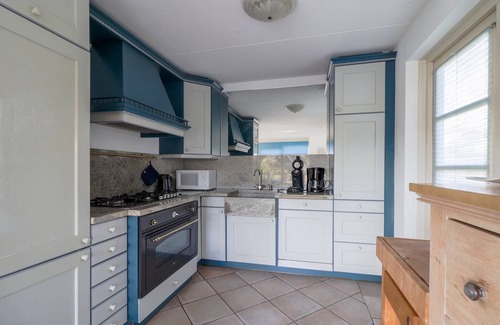 Makkum Villa | Chalet sobre el agua con sauna en Frisia
