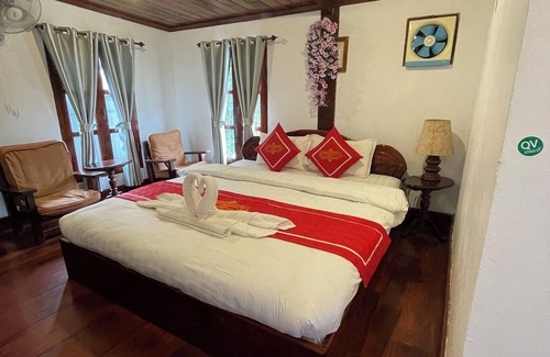 Luang Prabang Hotel | Villa Ouis NamKhan Riverside