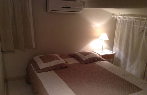 Bagnols-en-Foret Cabaña | Cottage in outbuilding of villa
