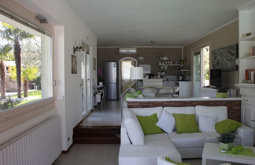 San Felice del Benaco Villa | Lakeside Beach Villa con piscina privada y magníficas vistas al lago