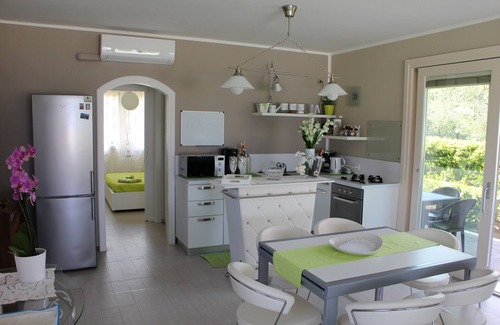 San Felice del Benaco Villa | Lakeside Beach Villa con piscina privada y magníficas vistas al lago