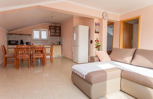 Velim Villa | Villa Paceful with private Pool | Free Parking