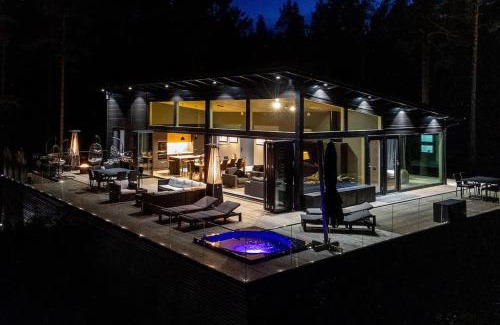 Lohja Villa | Villa Padel - Premium Lakeside Residence & Grounds