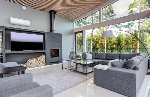 Lohja Villa | Villa Padel - Premium Lakeside Residence & Grounds