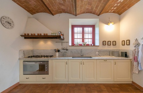 Montecatini Val di Cecina Villa | Villa 'Paganini' con piscina privada, terraza privada y Wi-Fi