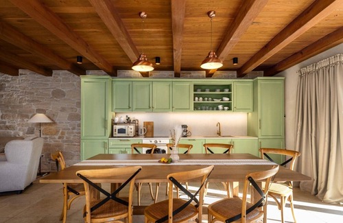 Prkacini Villa | Villa Paladnjaki: villa de lujo con piscina privada, desayuno diario incluido y degustaciones exclusivas de comida, vino y aceite de oliva de Istria