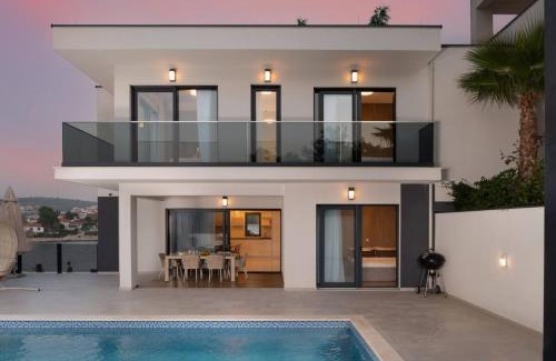 Razanj Villa | Villa Palm Bay 1, heated pool - 5 m from the sea