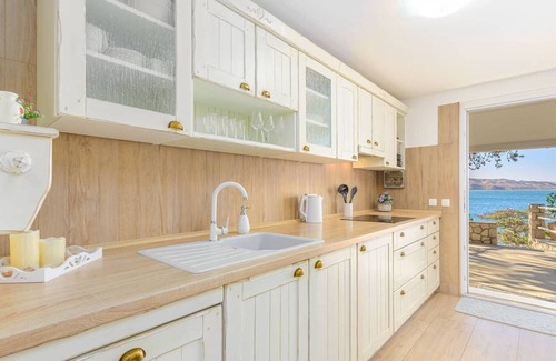 Karlobag Villa | Wunderschönes Haus, Ideal für Familien mit Kindern, 5 m vom Meer, Kroatien