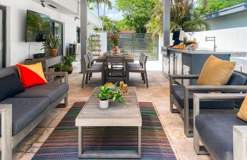 Ludlam Casa | Villa Palma - Prime Location, Pool, Game Room, Outdoor Kitchen