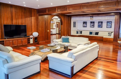 Puerto Calero Villa | Bonita Villa Palmeras con Wi-Fi, balcón, jardín, terraza, piscina, sauna y jacuzzi; aparcamiento disponible, se admiten mascotas