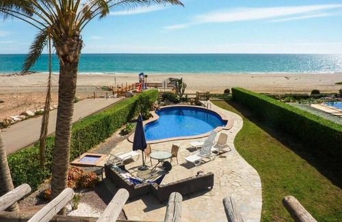 Palomares Casa | Villa Palomares on the beachfront right on the beach