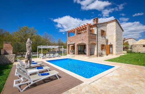 Butkovici Casa | Villa Paradis
