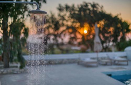 Nea Cryssi Akti Apartamento | villa paradisia private swimming pool and jacuzzi