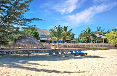 Mammee Bay Estates Villa | Villa de lujo frente a la playa con 5 empleados y entrenador privado y conductor