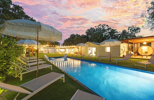 Pinewood Villa | Villa Paraiso: 10 BR Private Mini Resort in Central Miami w/pool, sauna & more