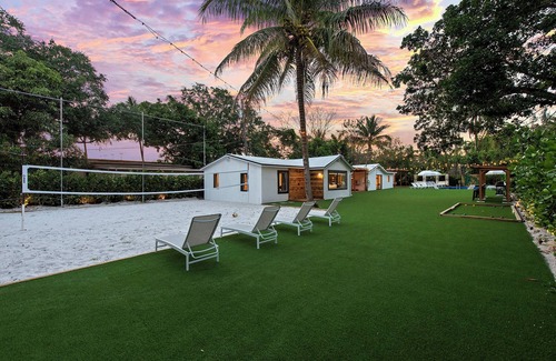 Pinewood Villa | Villa Paraiso: 10 BR Private Mini Resort in Central Miami w/pool, sauna & more
