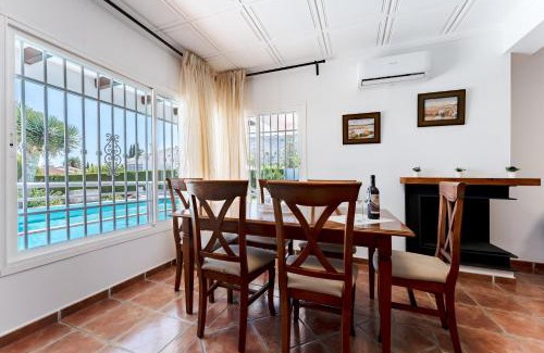 Alhaurín de la Torre Casa | Villa Paula Los Manantiales