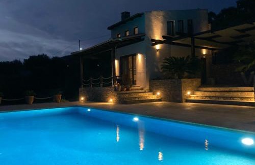 Kymi-Aliveri Villa | Villa Pebbles